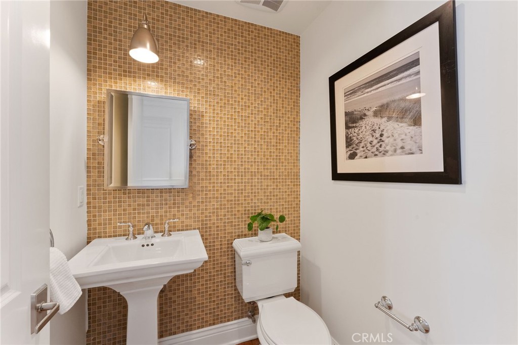 Corona del Mar North of PCH (CNHW) - Residential Lease