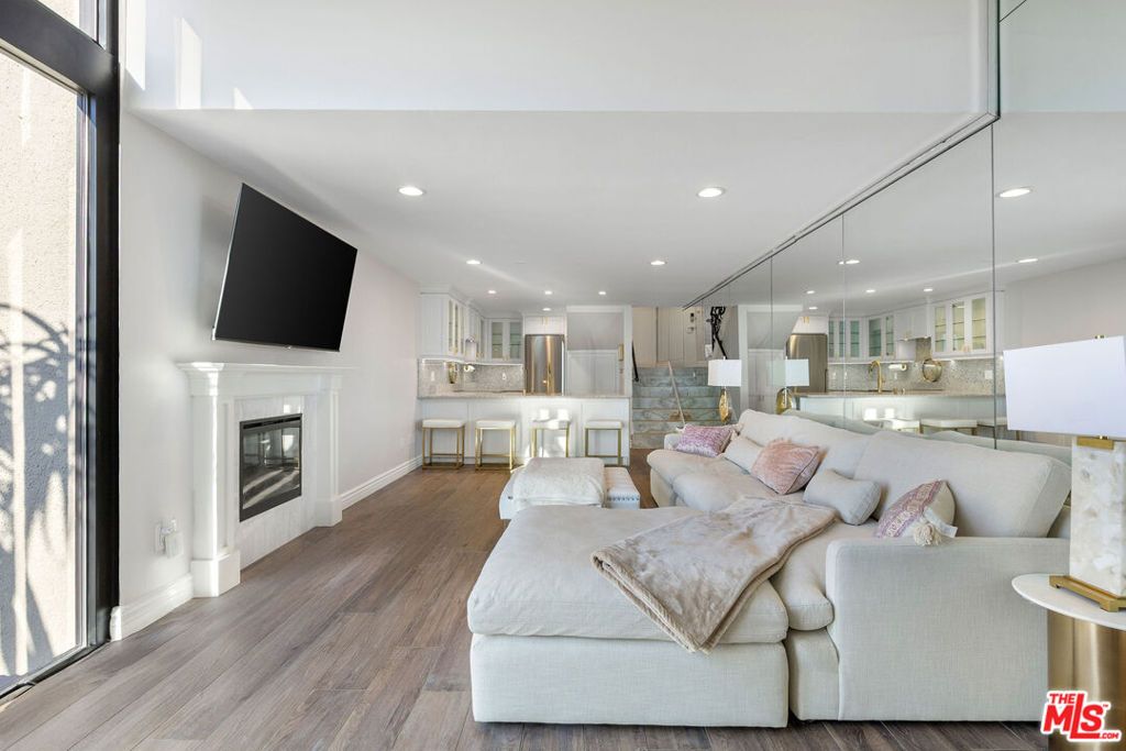 Photo of 6 Voyage Street #101, Marina Del Rey, CA 90292 (MLS # 26666901)