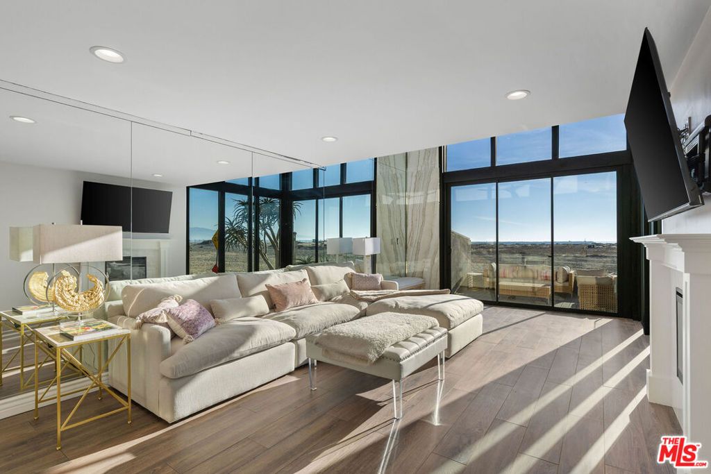 Photo of 6 Voyage Street #101, Marina Del Rey, CA 90292 (MLS # 26666901)