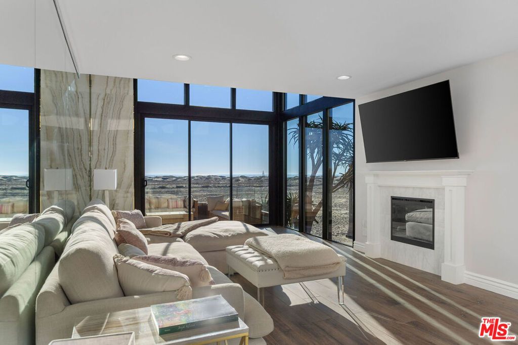 Photo of 6 Voyage Street #101, Marina Del Rey, CA 90292 (MLS # 26666901)