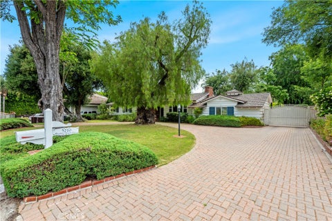 Photo of 5210 Quakertown AVE, Woodland Hills, CA 91364 (MLS # SR26128875)