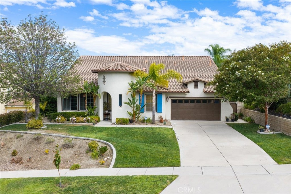 Photo of 3165 Forest View Dr, Corona, CA 92882 (MLS # TR26195340)