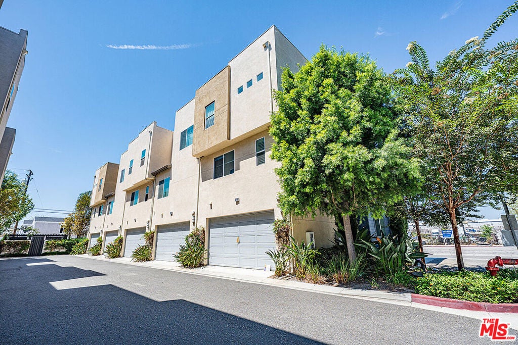 5795 S Acacia Lane