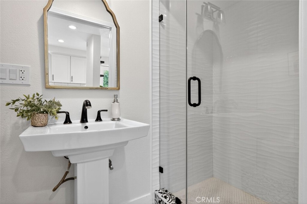 Lake Forest Keys (LK) - Residential