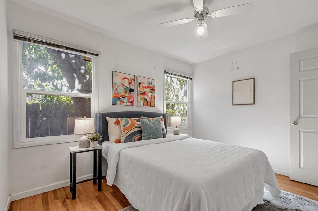 listing image 130721800481405273169