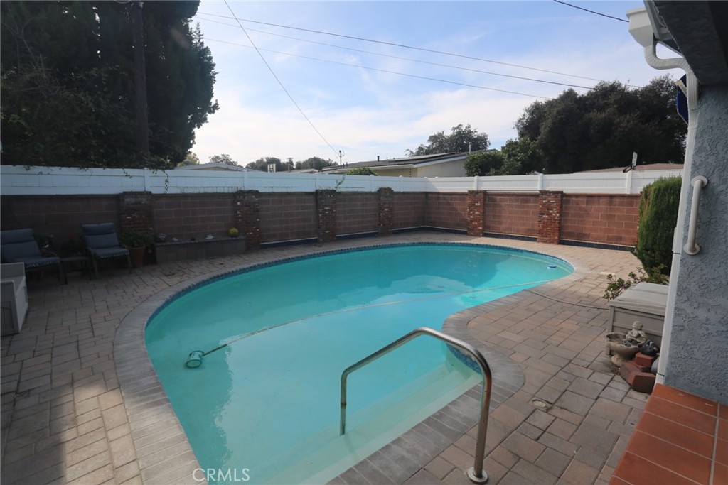 5624 E Vernon Street