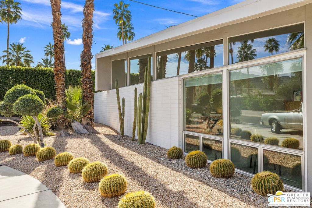 Photo of 1877 S Navajo Drive, Palm Springs, CA 92264 (MLS # 26649409PS)