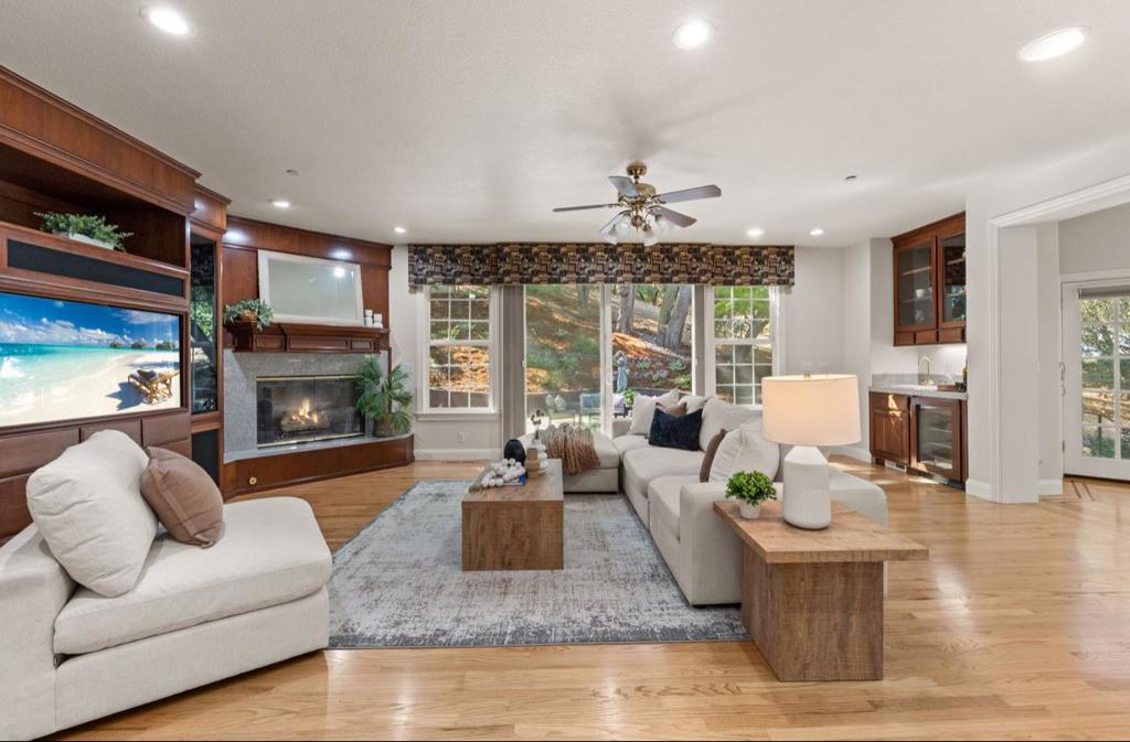 1925 Mantelli Drive