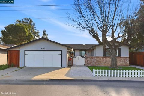 Photo of 807 Crane Ave Ave, Livermore, CA 94551 (MLS # 41126901)