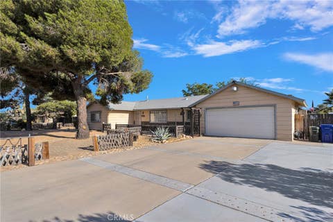 Photo of 20555 Sitting Bull RD, Apple Valley, CA 92308 (MLS # HD26185567)