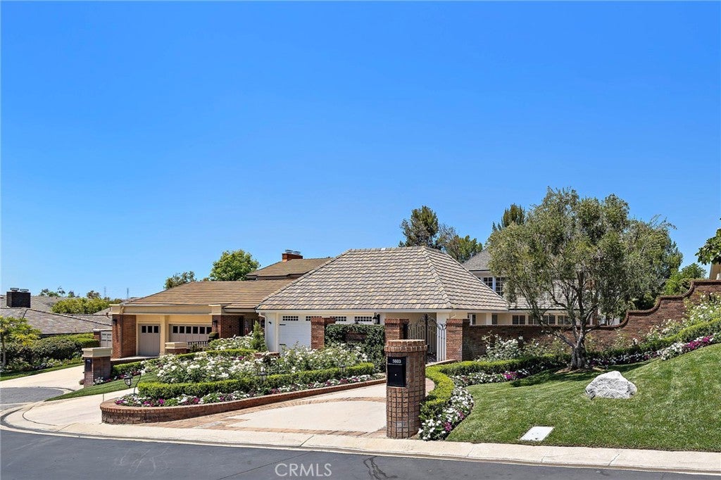 5603 E Crest De Ville AVE