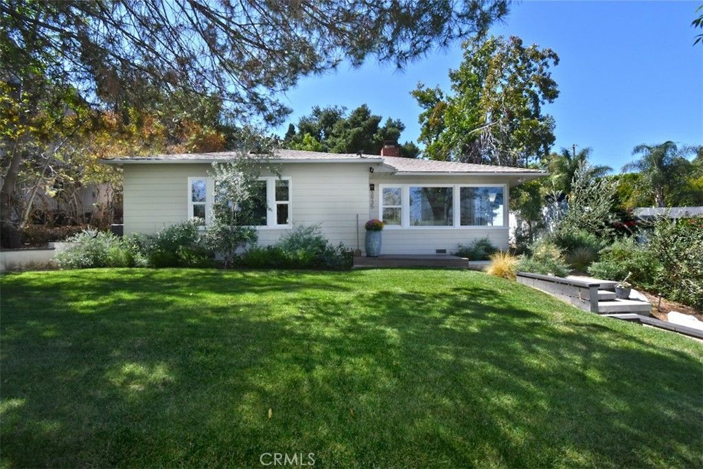 Photo of 3935 Kentucky Drive, Los Angeles, CA 90068 (MLS # SR25092957)