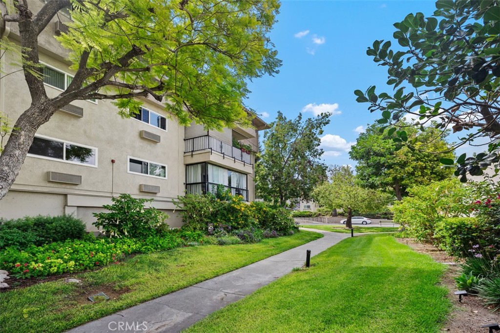 Properties 1 2381 Via Mariposa West 3A