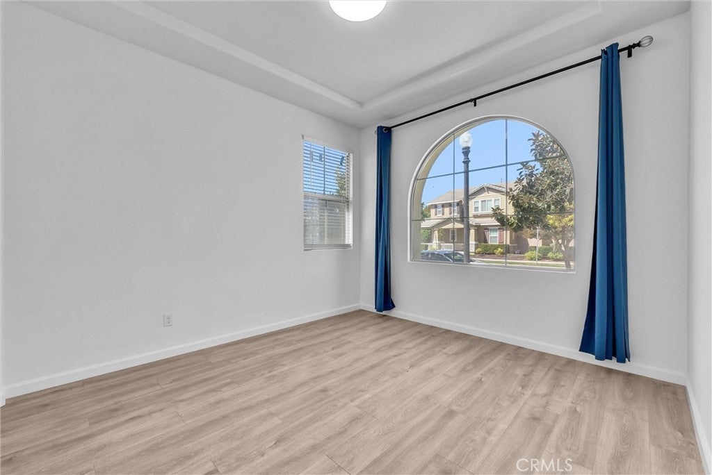 5087 S Centennial