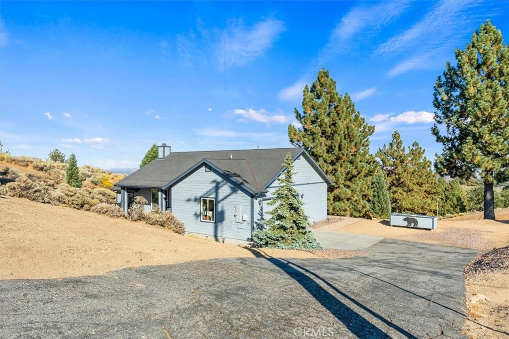 Looking for privacy, views, and move-in ready comfort? This meticulously maintained 3-bedroom, 2-bath home in Bear Valley Springs sits on 1.1 beautifully kept acres and offers the perfect balance of seclusion and convenience.
The thoughtful split-wing layout features wood-look tile flooring throughout the main living spaces, with cozy carpet in the bedrooms. Enjoy stunning mountain views and peaceful mornings from the expansive Trex deck - an ideal spot to watch the sunrise.
With 1,300 sq ft of living space, this home also includes an attached two-car garage and is already set up for a portable generator, giving you peace of mind during power outages. Whether you're relaxing indoors or enjoying the fresh mountain air outside, this property captures the essence of Bear Valley Springs living.