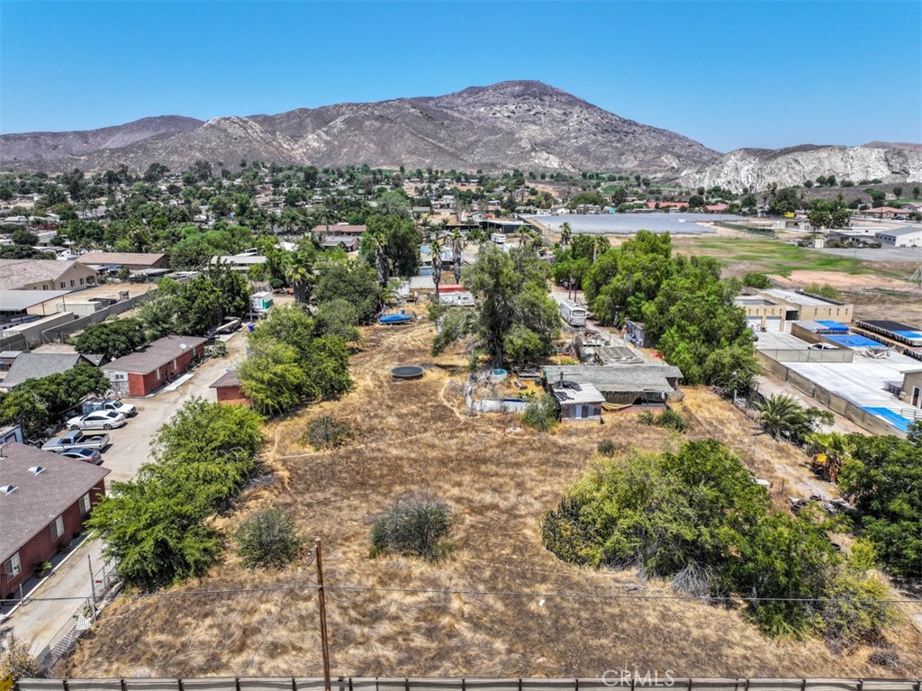 LAND VALUE ONLY.. ENDLESS POSSIBILITIES WITH THIS PROPERTY LOCATED IN THE HEART OF JURUPA VALLEY!! LARGE FLAT LOT / GREAT FOR INVESTORS OR A FAMILY PROPERTY WITH PLENTY OF ROOM TO CREATE YOUR OWN SPACE / HOME AND LAND SOLD AS IS / PROPERTY IS BEING SOLD FOR LAND VALUE ONLY!! CENTRALLY LOCATED WITH EASY ACCESS TO THE 60 FREEWAY / CASH OFFERS ONLY. BUYERS TO SATIFY SELF WITH ZONING REQUIREMENTS AND USE OF PROPERTY WITH THE CITY / THIS IS A VERY LARGE LOT FOR THE AREA 75,359 SQUARE FEET / DONT MISS THIS GREAT OPPORTUNITY FOR A LONG TERM INVESTMENT!!