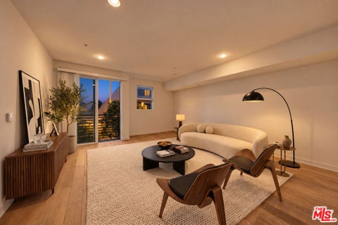 Photo of 436 S Virgil Avenue #308, Los Angeles, CA 90020 (MLS # 26999211)