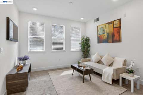 Photo of 411 Rhythm Ln Ln, Hayward, CA 94544 (MLS # 41142391)