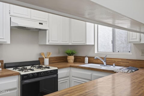 Tiny photo for 360 Melrose Drive, Oxnard, CA 93035 (MLS # V1-32407)