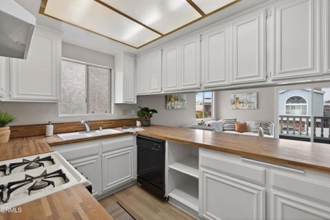 Tiny photo for 360 Melrose Drive, Oxnard, CA 93035 (MLS # V1-32407)