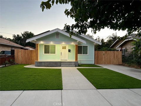 Photo of 605 G Street, Bakersfield, CA 93304 (MLS # SR26169810)