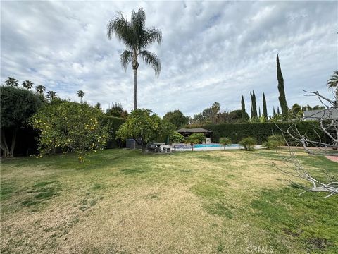 5329 Mecca Avenue Tarzana CA 91356