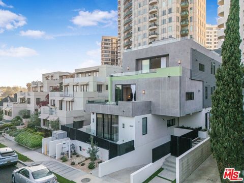 Photo of 10563 Ashton Avenue #3, Los Angeles, CA 90024 (MLS # 26673743)