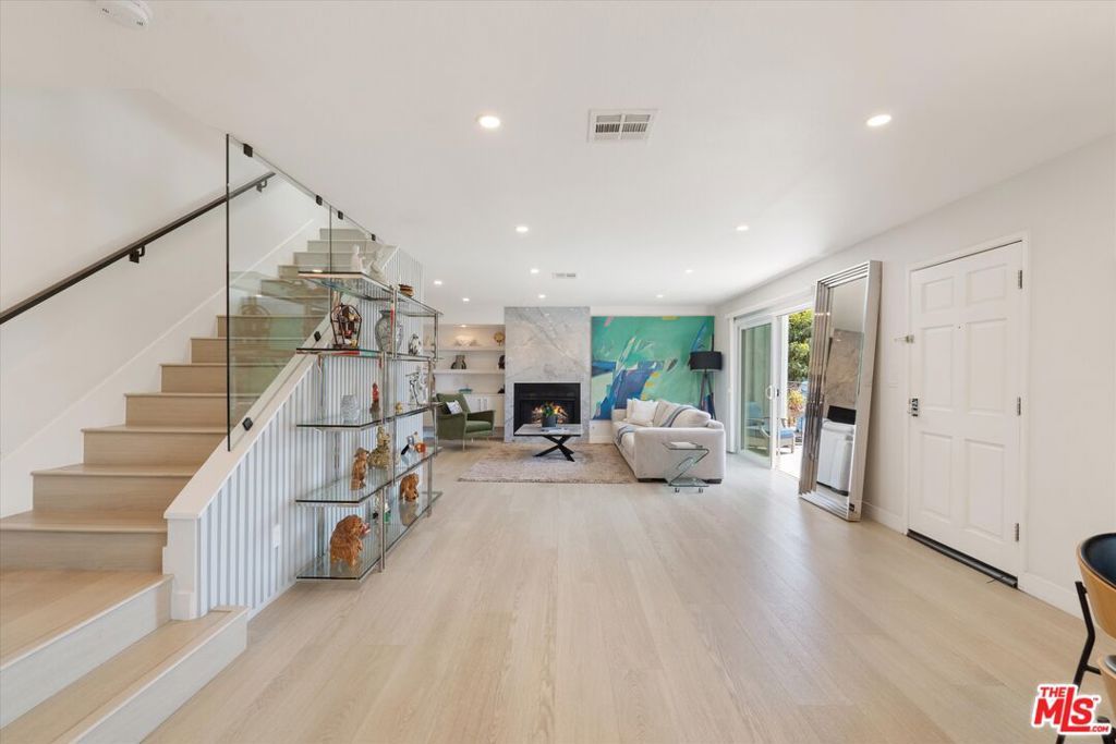 Photo of 737 Pier Avenue #1, Santa Monica, CA 90405 (MLS # 25568753)