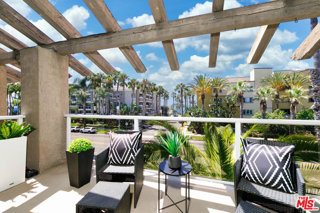 1415 E Ocean Boulevard #202