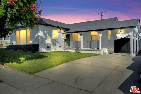 Photo of Los Angeles, CA 90056 (MLS # 26834497)