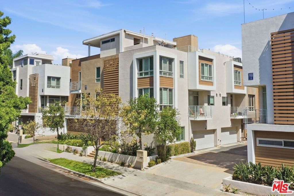 Photo of 1400 N Fuller Avenue #9, Los Angeles, CA 90046 (MLS # 26668403)