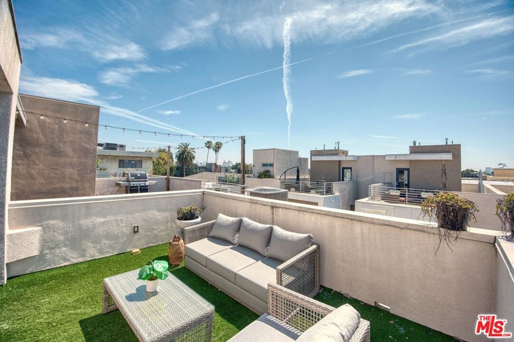 Photo of 1400 N Fuller Avenue #9, Los Angeles, CA 90046 (MLS # 26668403)