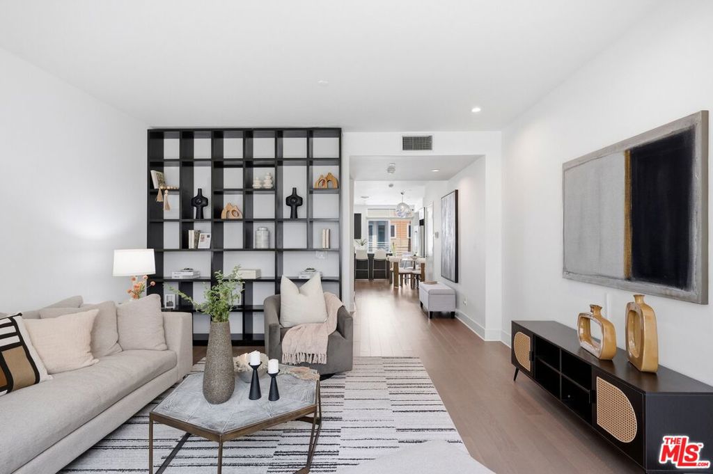 1400 N Fuller Avenue 9