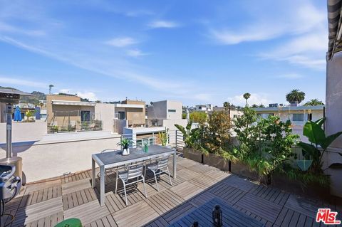 Photo of 1400 N Fuller Avenue #9, Los Angeles, CA 90046 (MLS # 26668403)