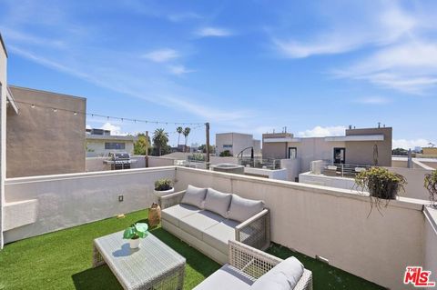 Photo of 1400 N Fuller Avenue #9, Los Angeles, CA 90046 (MLS # 26668403)