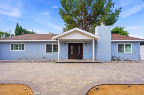 Photo of 19238 Strathern Street, Reseda, CA 91335 (MLS # SR26137354)