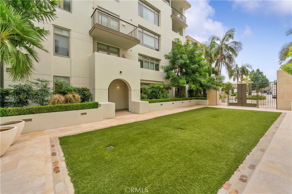 920 Granite Dr. DR 501, Pasadena CA 91101