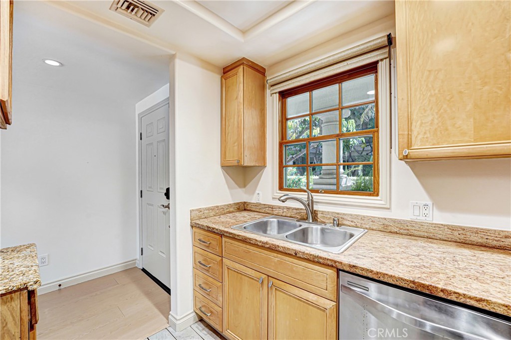 333 N Hill Avenue 203