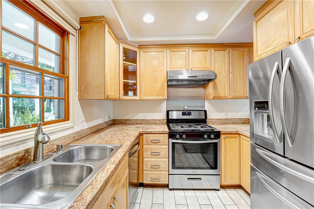 333 N Hill Avenue 203