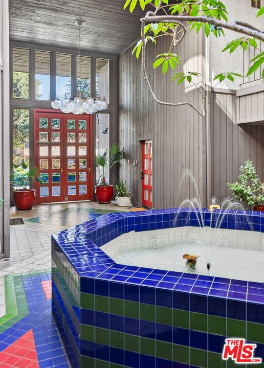 848 Lincoln Boulevard N