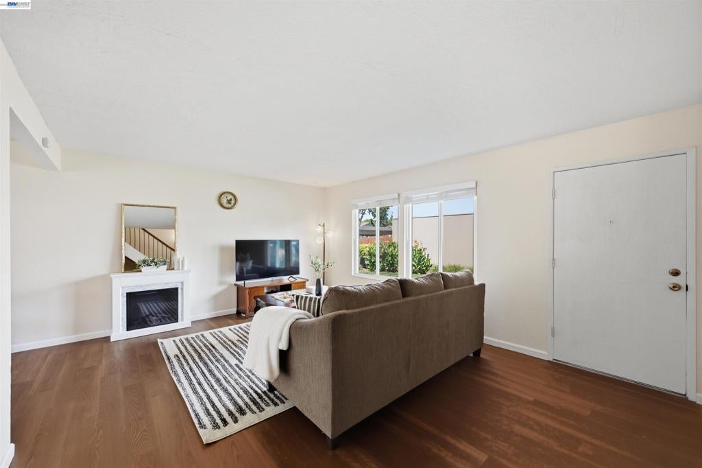 3159 Saginaw Court