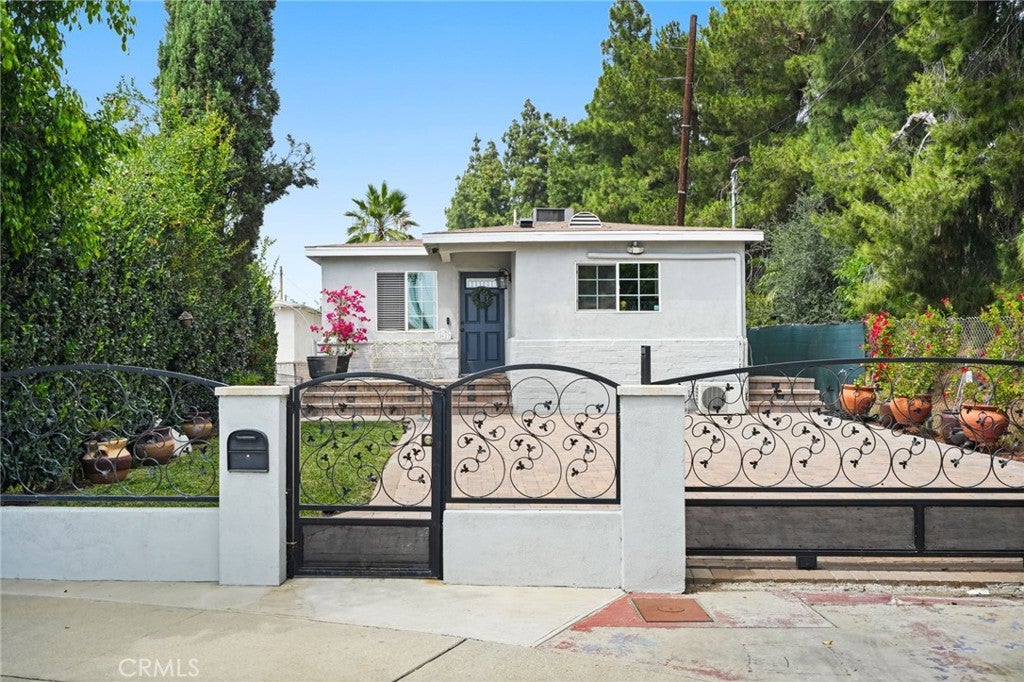 15627 Vintage ST