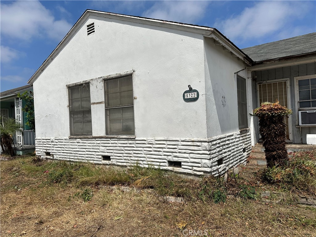Fixer located in beautiful neighborhood on quiet street. 200 amp panel completed with Permits from city of Lakewood. All interior Drywall, kitchen and Bathroom removed with Permits from City of Lakewood. Ready to renovate.