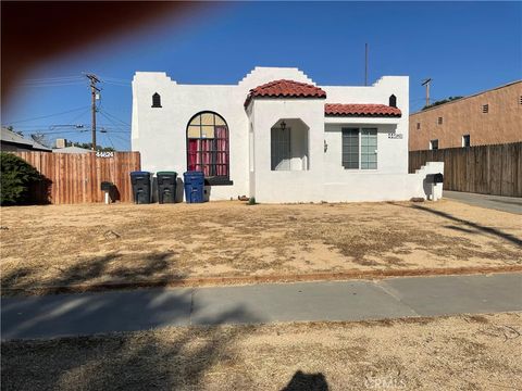 Photo of 44624 Cedar Avenue, Lancaster, CA 93534 (MLS # SR26102625)
