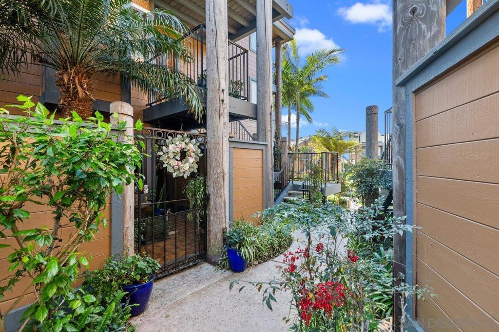 4011 Layang Layang Cir F