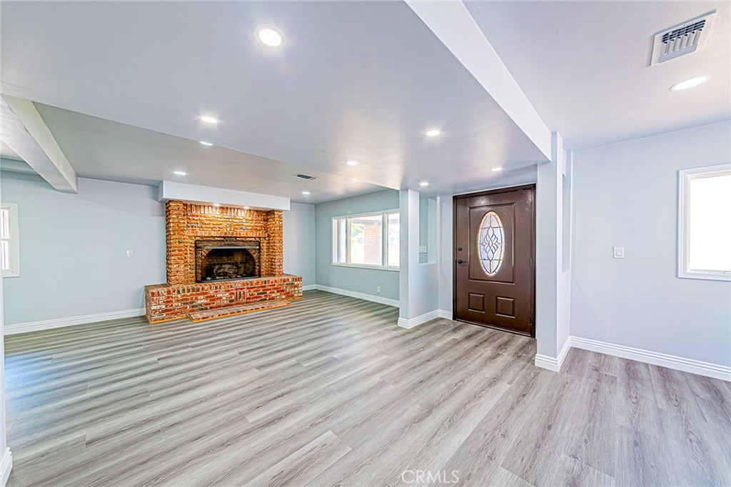 5334 S Victoria