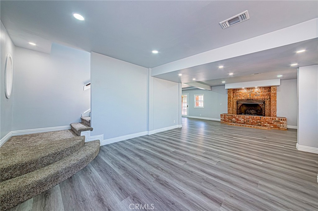 5334 S Victoria