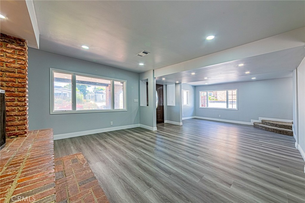 5334 S Victoria