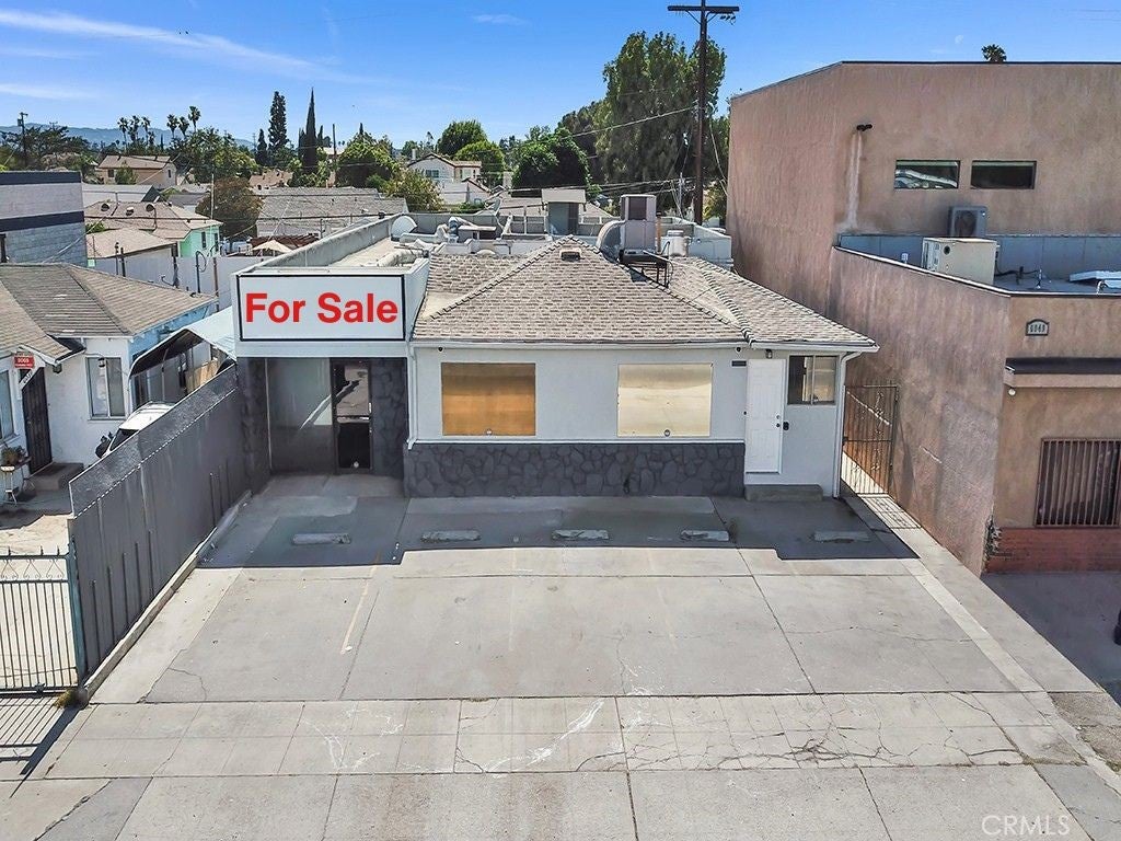 6045 Vineland Avenue
