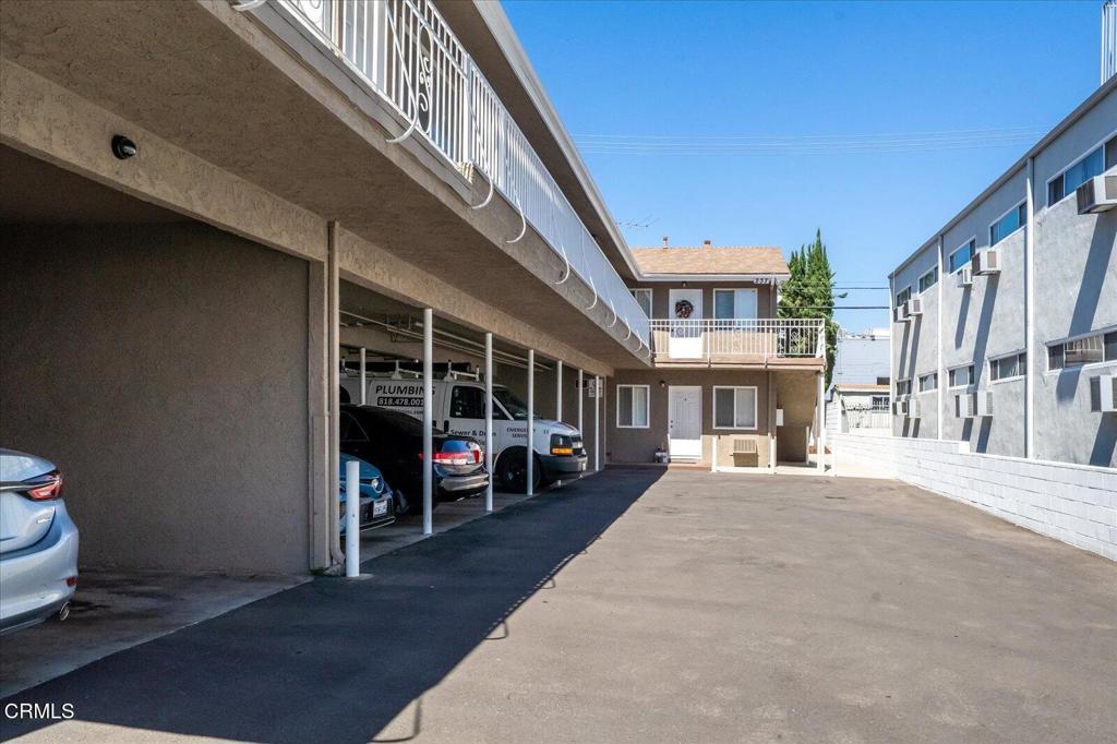 235 W Tujunga Avenue